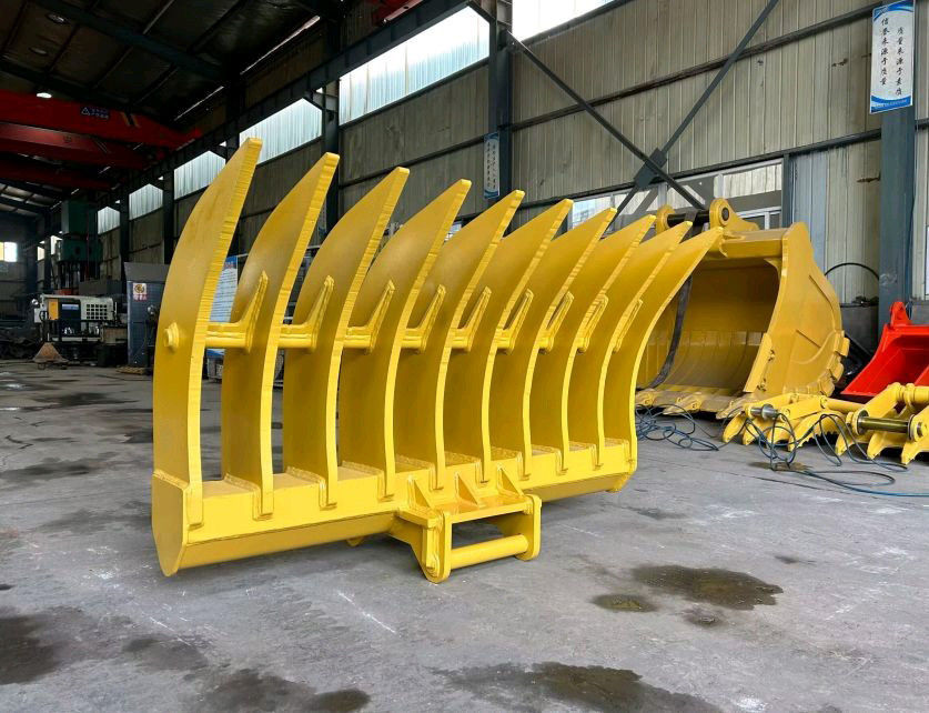 Q355B Excavator Rake Bucket For Land Clearing Hitachi 200 PC 320 ...